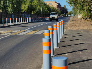 Новую дорогу, тротуары и место разворота автобуса сделали у школы на Московской улице