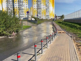 Коммунальщики устраняют последствия аварии на КНС в Голубом