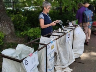 Волонтеры направили средства от переработки на помощь птицам и детям