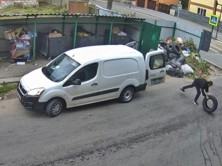 В Кашире оштрафовали жителей за выброс мусора рядом с контейнерами