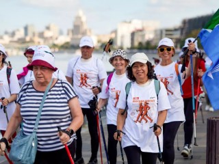 Три километра по столице несли родной флаг спортсмены 55+ из Лосино-Петровского