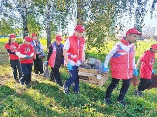Волонтеры и юнармейцы очистили перелесок Ступина