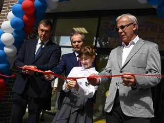 В День знаний школьников встретил новый корпус гимназии №4 в Шестом микрорайоне