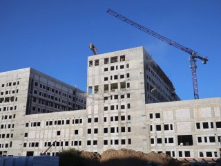 Монолитные работы завершают в новой многопрофильной больнице в Ольгино