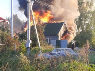 Пожарные потушили крупное возгорание в Ильясове
