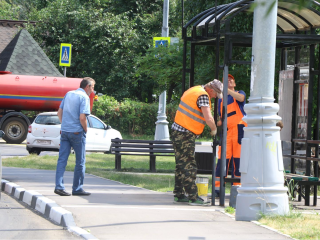 На улице Гагарина дорожные службы отремонтировали остановку