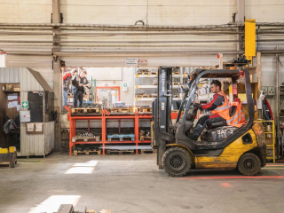 Ветераны СВО посетили предприятие будущего в Домодедове