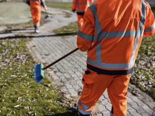 В Балашихе подростки оставили рабочих без униформы
