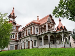 Планы на выходные: премьера спектакля и две новых выставки