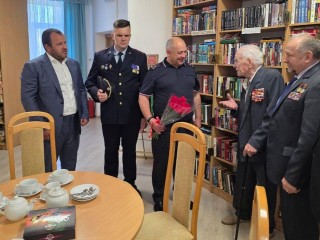 Одинцовские полицейские навестили 102-летнего ветерана ВОВ в санатории