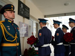 В Подольске открыли мемориальную доску в память о Герое России Артеме Щукине