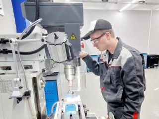 Будущие слесари и токари Воскресенска осваивают профессию в новой мастерской