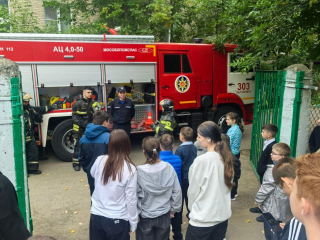 Пожарные провели для учеников школы № 8 специальный урок безопасности