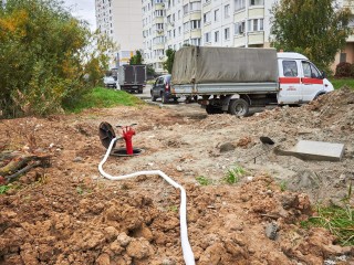Систему водоснабжения в микрорайоне Рекинцо очистили с помощью гидропромывки