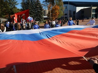 Флешмоб провели в Балашихе в честь присоединения Донбасса и Новороссии