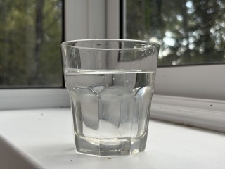 Питье воды натощак может вызвать изжогу