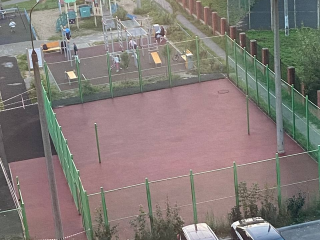 В Селятине завершили укладку покрытия на волейбольной площадке
