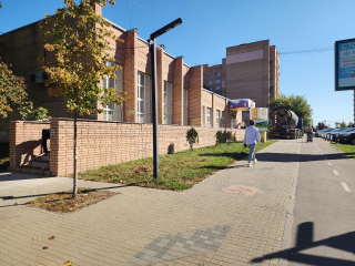 В Павловском Посаде приводят в порядок прилегающую территорию ЗАГСа