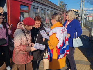 Пассажиров фрязинских электричек научили безопасно переходить железную дорогу