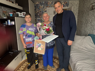 Жительница Павловского Посада передала бойцу штурмового отряда ноутбук