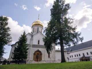 Саввино-Сторожевский монастырь в Подмосковье назвали идеальным для осенней поездки