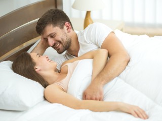 Уролог Марк Гадзиян опроверг вред секса после 23:00