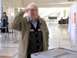 На избирательном участке в Подольске проголосовал 103-летний ветеран ВОВ