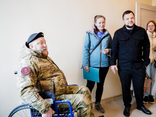 Ветеран спецоперации переедет из деревянного барака в новостройку на ул. Школьной