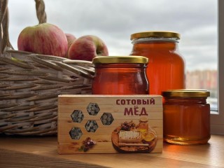 Правильный мед делают пчелы пасечника Соколова из деревни Косово