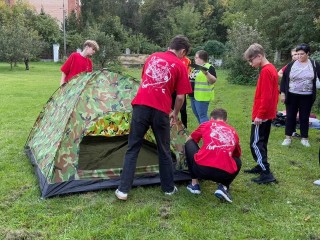 Как ставить палатку и ориентироваться по компасу, показали щелковские школьники