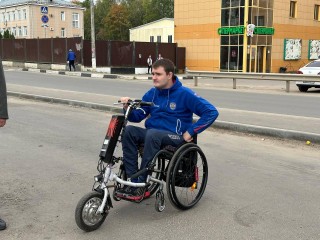 Житель Солнечногорска на коляске проверил доступность городской среды