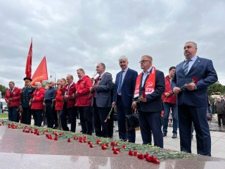 Подмосковные депутаты почтили память героев Второй мировой войны