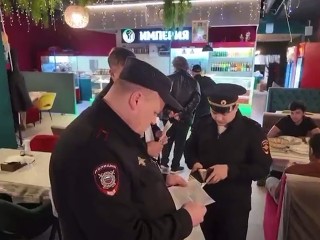 Трех мигрантов задержали во время рейда в щелковском кафе