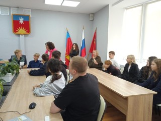 Старшеклассники Восхода попробовали себя в роли избирателей на встрече с ТИК