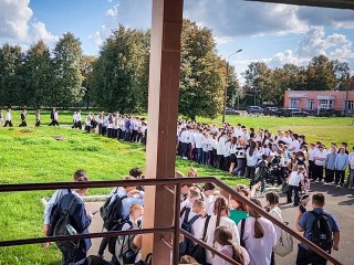 В школе имени Тимофеева отработали действия при пожаре и чрезвычайных ситуациях