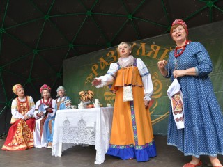 Песни, танцы и урожайные рекорды: лотошинцы отметили «Картофельный разгуляй»