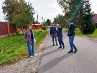 В Головкове проверили дороги, остановки и новый мостик