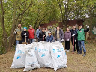 Более 20 мешков мусора собрали волонтеры на берегу реки Мещериха