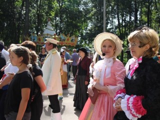 Юбилей парка в Лотошине собрал около тысячи гостей