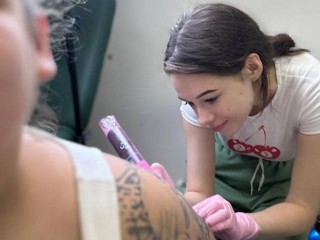Тату-мастер из Красноармейска рассказала, в каком возрасте лучше отказаться от татуировок