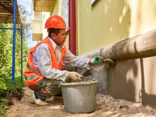 В поселке Северный завершается капитальный ремонт фасада исторического здания
