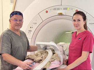 Врачи провели МРТ малышу весом 800 граммов