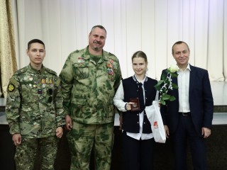 Ветераны СВО вручили первые паспорта воскресенским школьникам