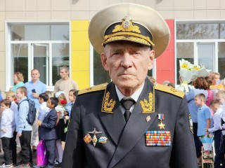 Героический моряк-подводник спустя 60 лет вернулся в родную школу в Обухове