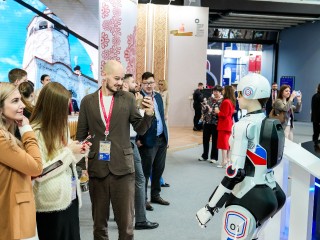 Робот Володя поможет депутатам работать