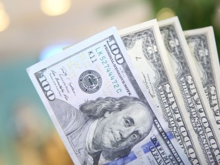 Назван безопасный лимит хранения сбережений в валюте
