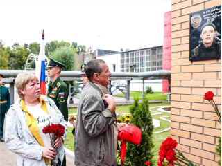 На здании «Красногорской теплосети» открыли мемориальную доску погибшему участнику СВО