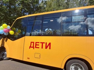 Детей из отдаленных деревень будут возить в школу на новых автобусах