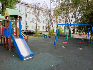 Детскую площадку на улице Ленина повторно покрасили по просьбе жителей