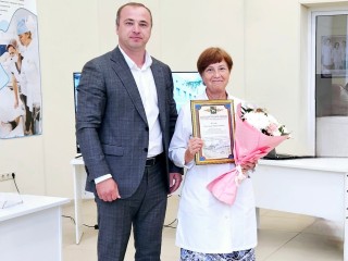 Медсестре Бронницкой больницы вручили благодарственное письмо